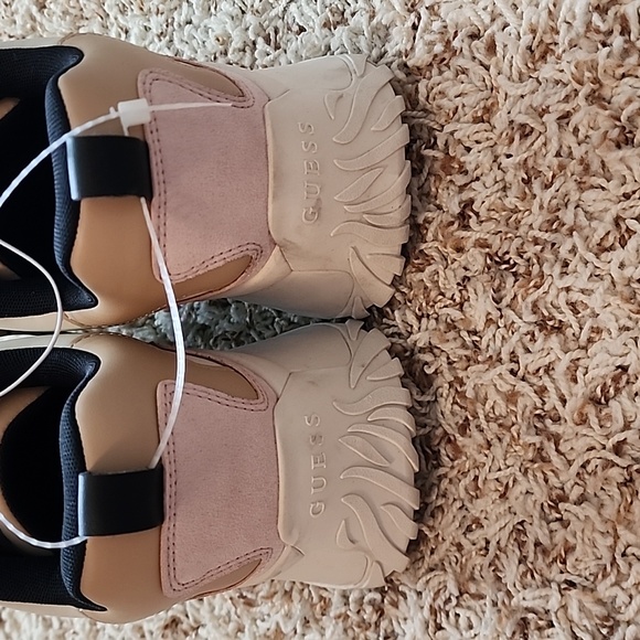 GUESS LOS ANGELES WOMEN SHOES - Picture 3 of 6